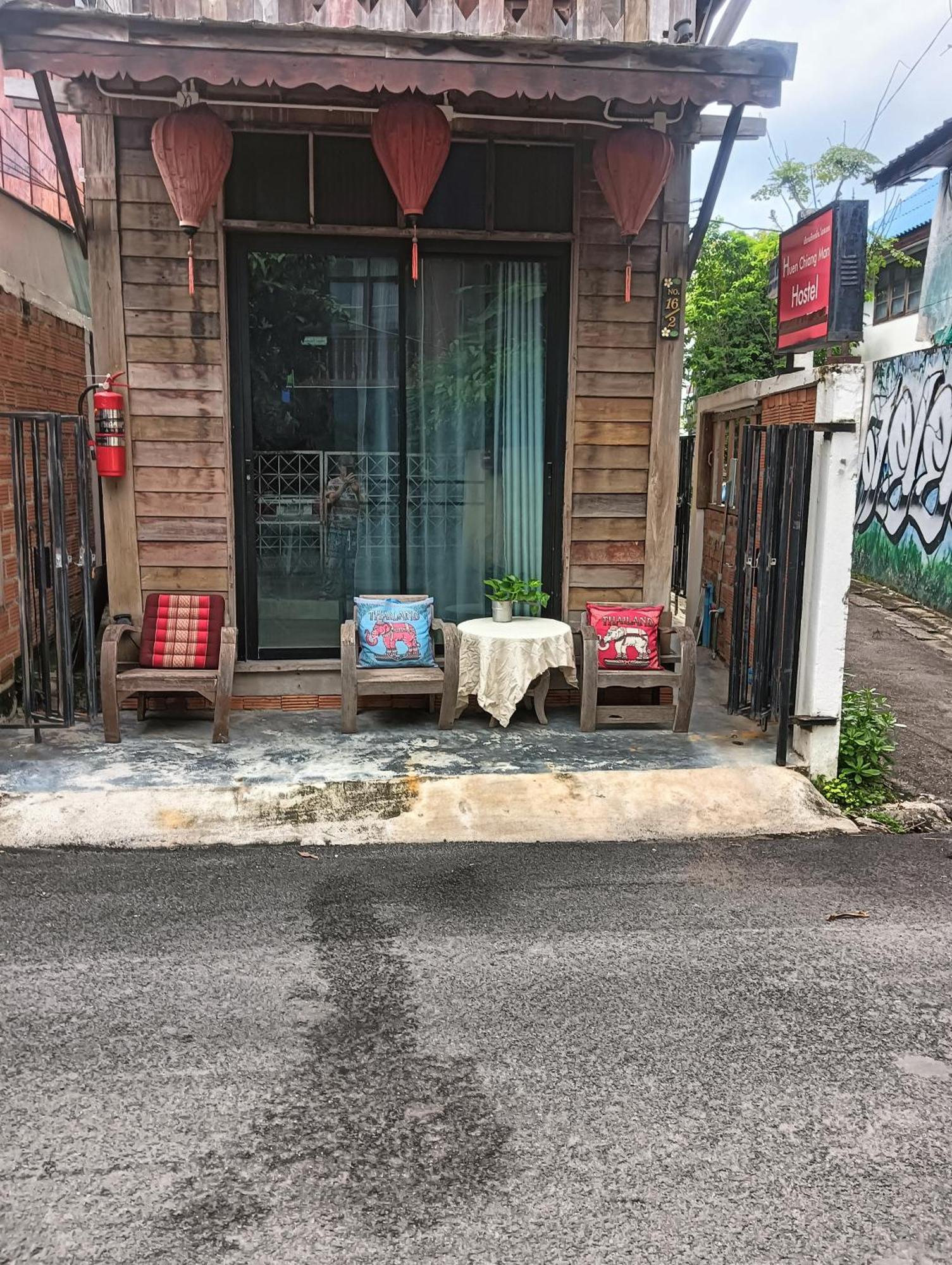Huen Chiang Man Hostel (Adults Only) Chiang Mai Zewnętrze zdjęcie